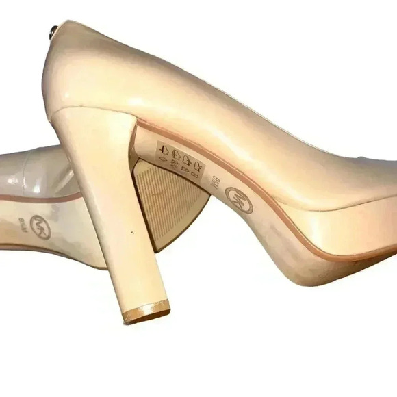 MICHAEL KORS CHANTEL NUDE PATENT LEATHER PLATFORM PUMPS. - Picture 10 of 12